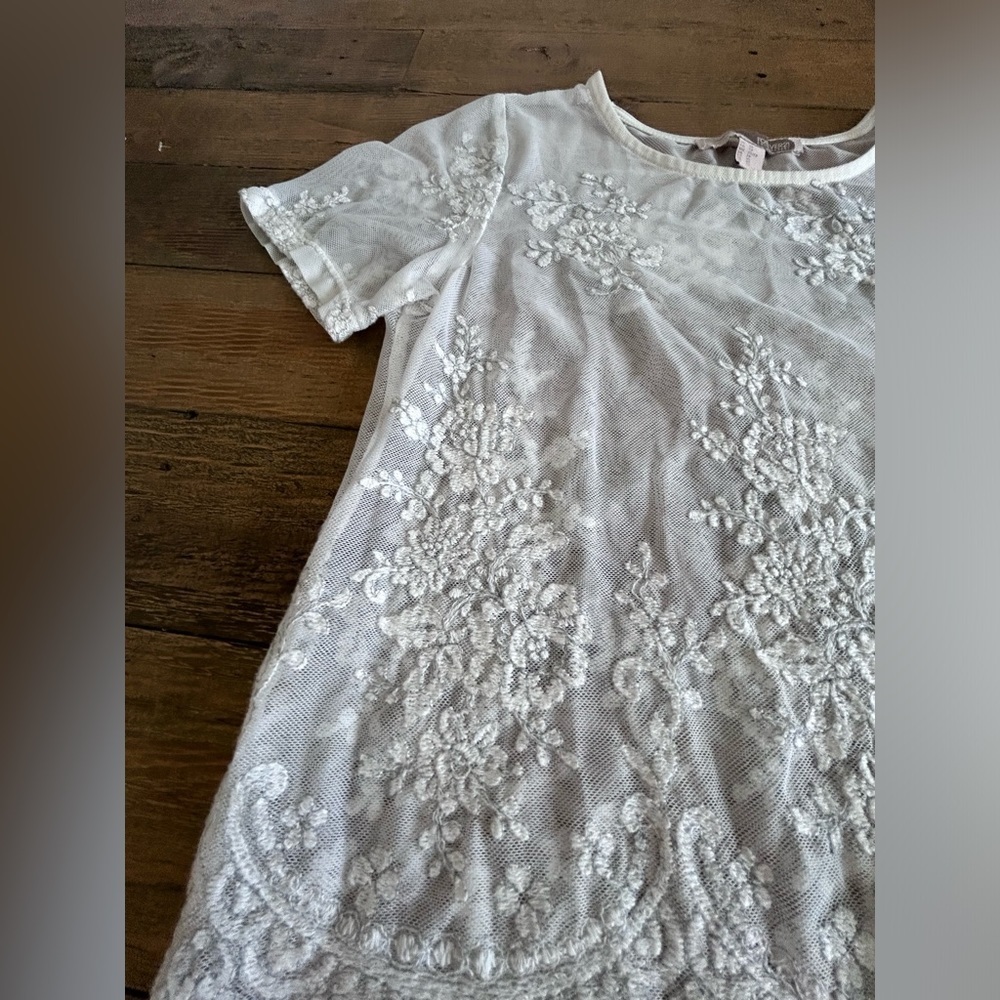 💖5 for $50💖FOREVER 21 Romantic sheer Embroidered lace ivory top scalloped hem - Picture 4 of 7